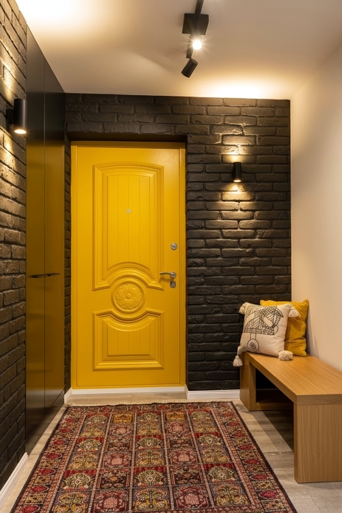 Дверь с желтой панелью МДФ Дверь с желтой панелью МДФ