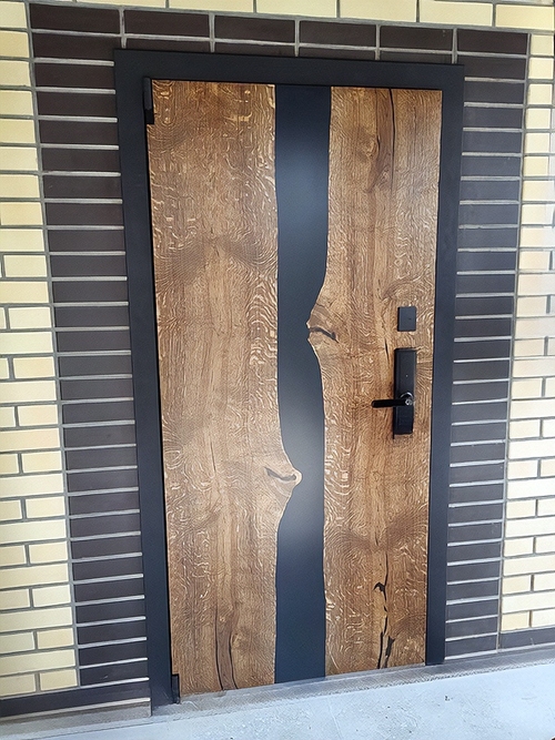 Уличная дверь с электронным замком